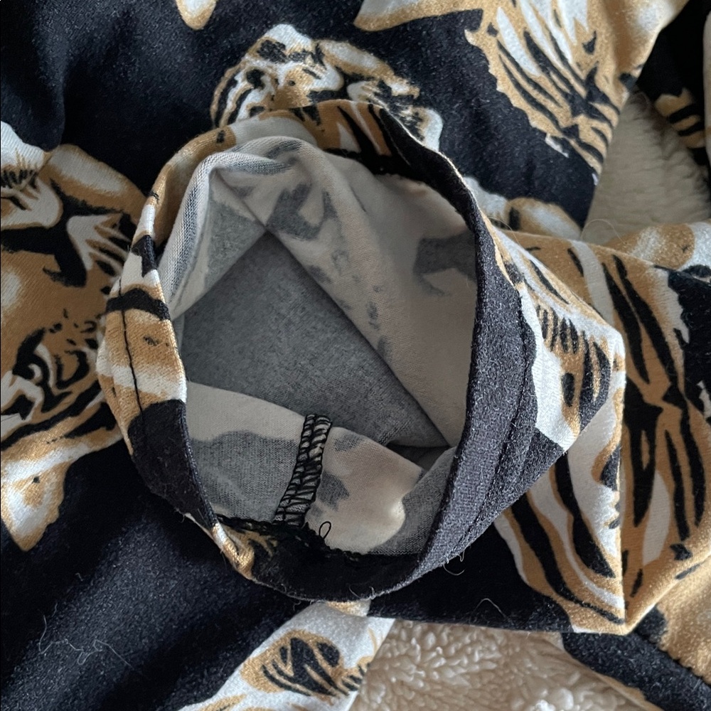 Tiger Print Lounge Pants - Picture 4 of 5